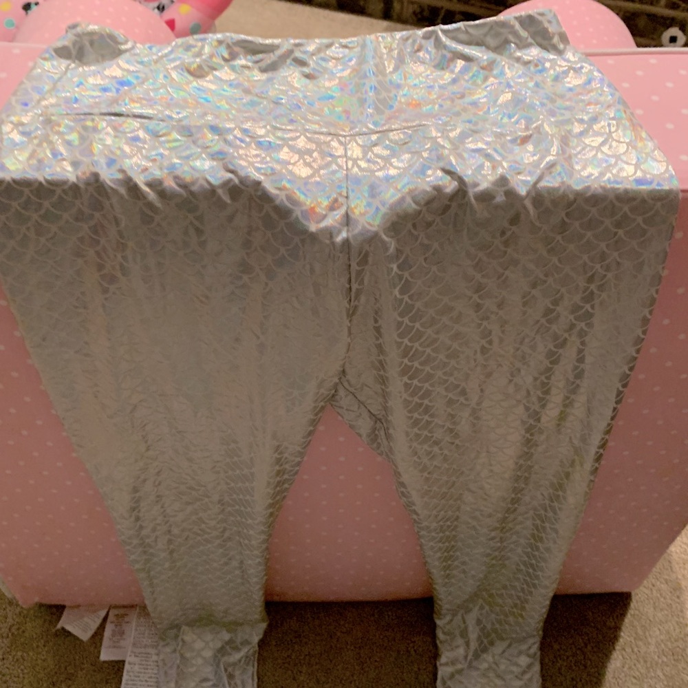 Silver Shimmer Leggings for a Dazzling Look